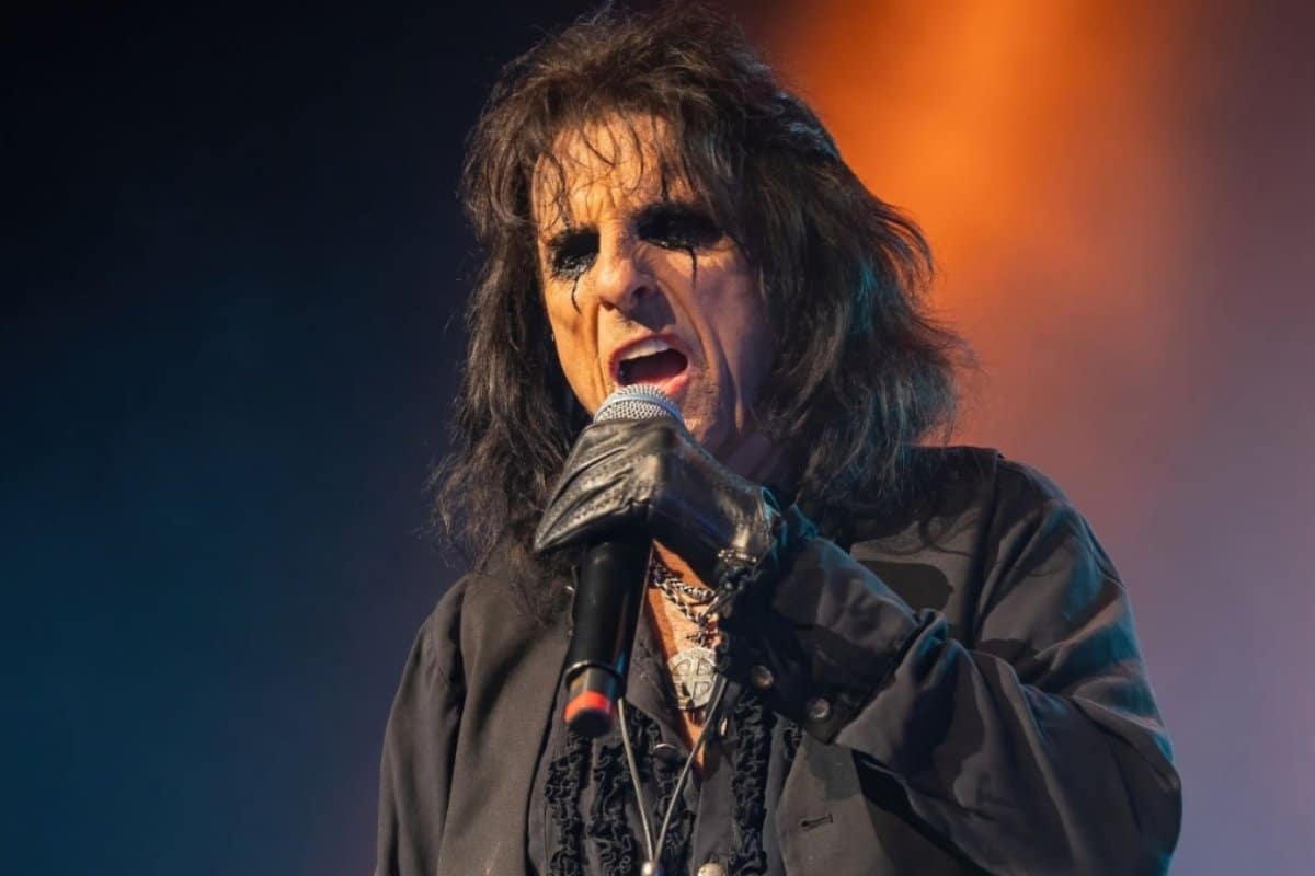 Alice Cooper Claims 'Alcohol Or Drugs Are Not Problems' For ...